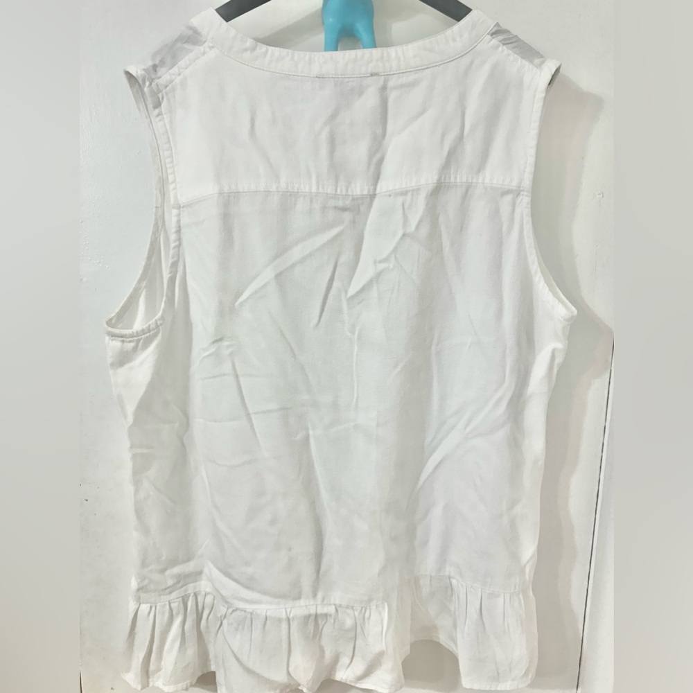 Chambray sleeveless top - Picture 4 of 5